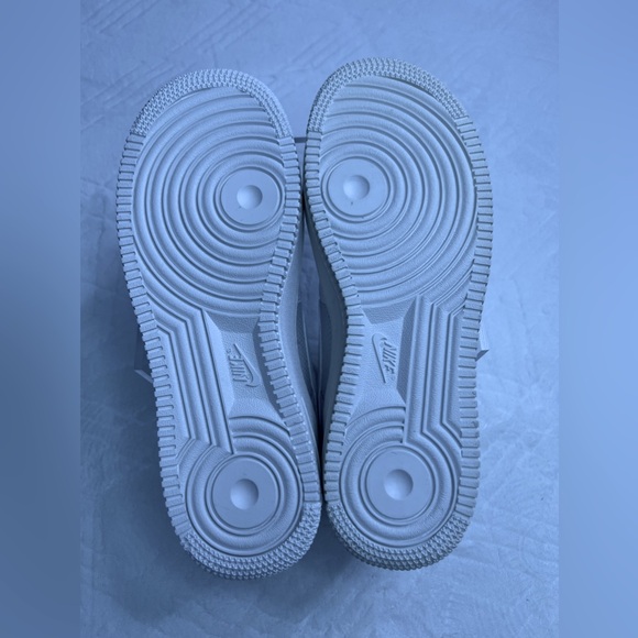 19: Nike Air Force 1 LV8 (GS) - Picture 2 of 12